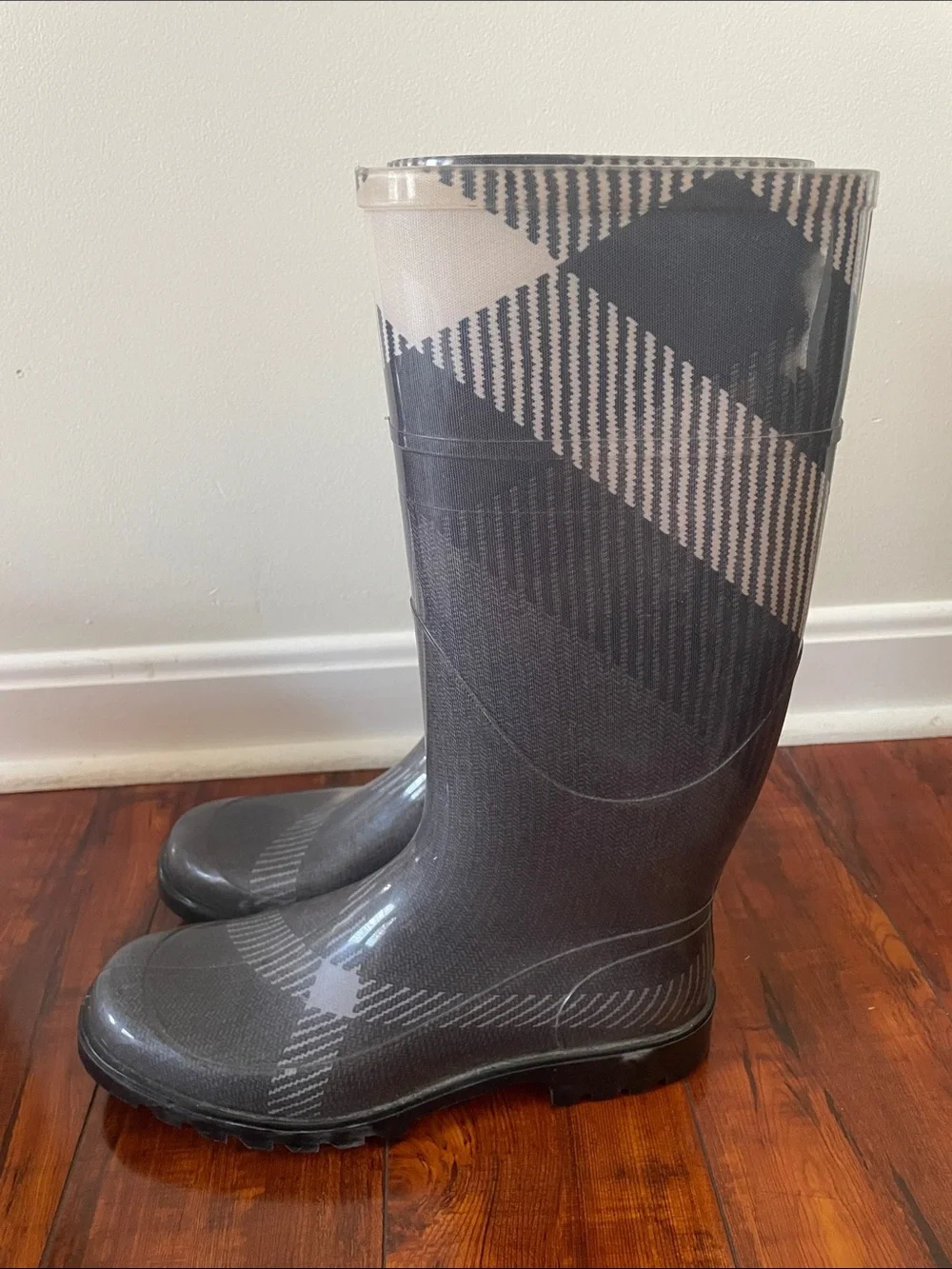 Burberry Wellington Rain Boots - Picture 5 of 9